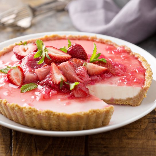 Йогуртовий пиріг з полуницею