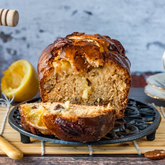 Хлібець з горіхами та цукатами