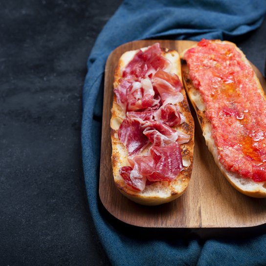 Хліб з томатом і прошуто