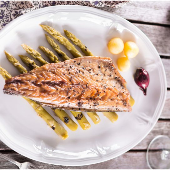 Запечена скумбрія, маринована в соєвому соусі
