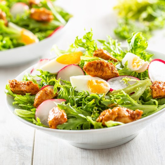 Салат з редискою та куркою