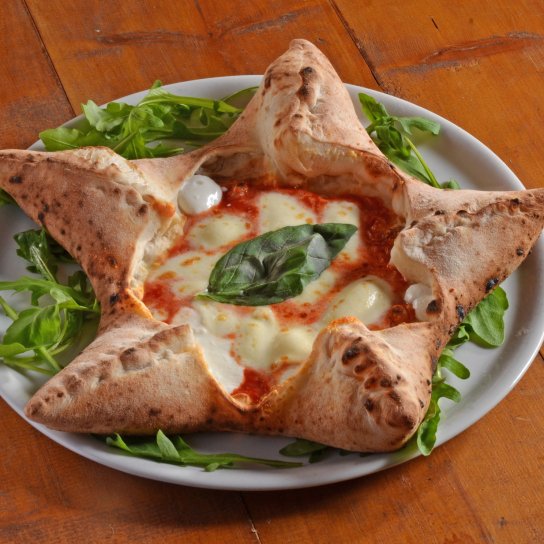 Піца у формі зірки з сиром