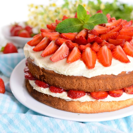 Торт з полуницею та маскарпоне