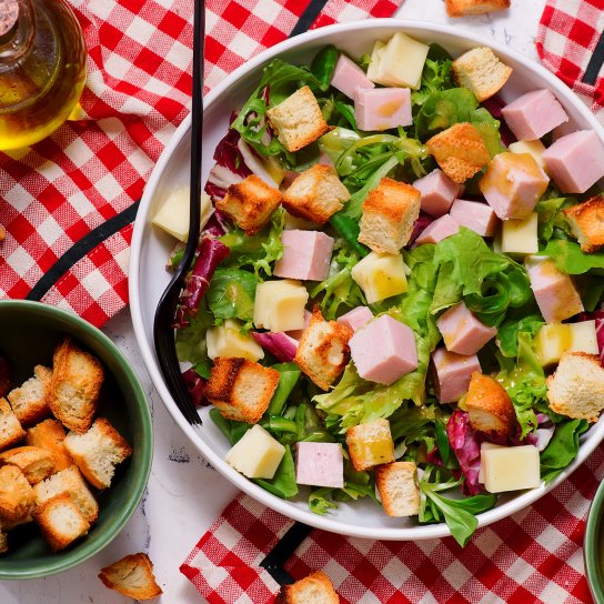 салат с ветчиной