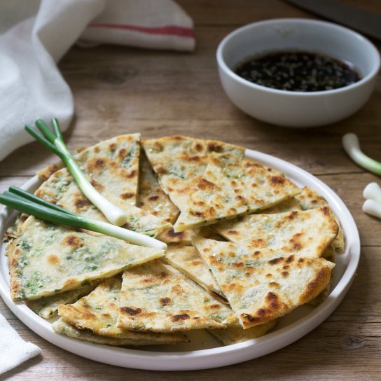 млинці з зеленою цибулею