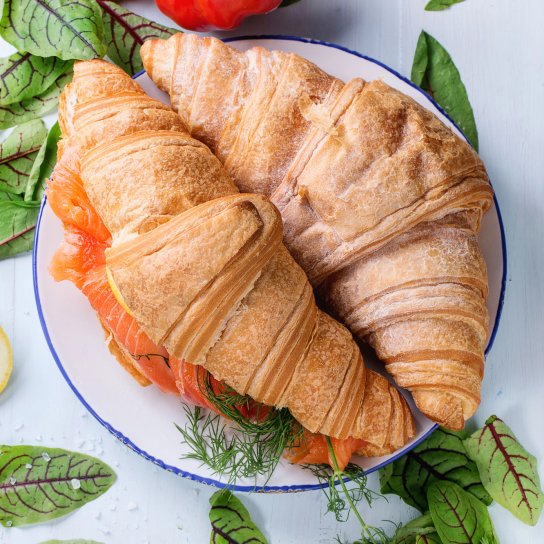 Круасан з лососем