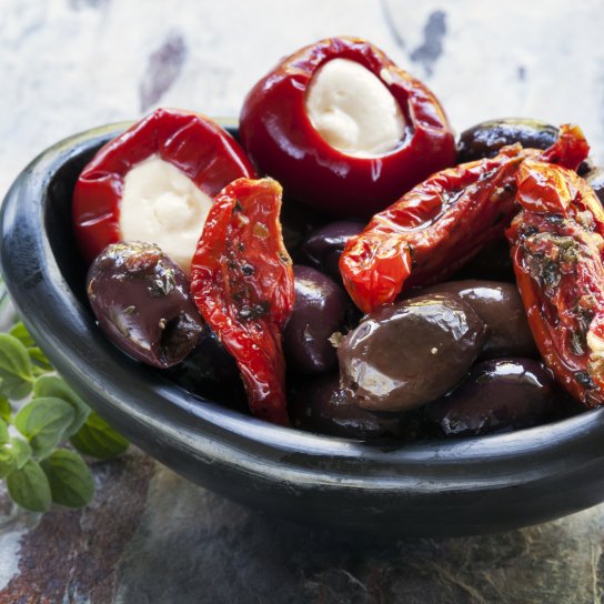 Мариновані помідори з моцарелою