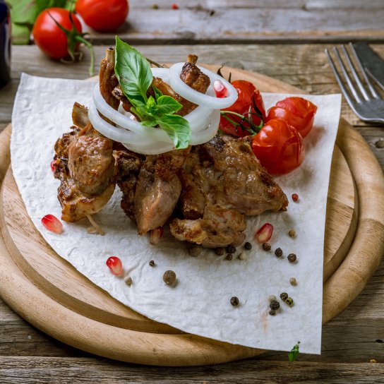 Свинячий шашлик на мінералці