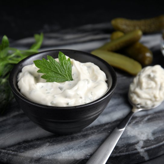 Соус з майонезу і солоних огірків