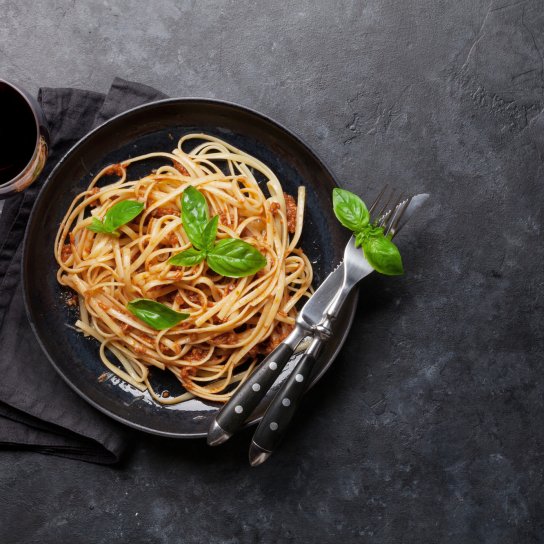 Макарони з тушонкою і томатною пастою