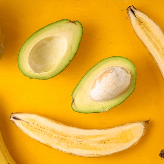 Банани та авокадо