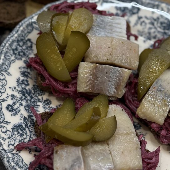 Святкові бутерброди з оселедцем