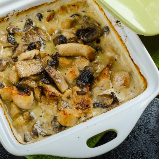 запечена курка з грибами й картоплею