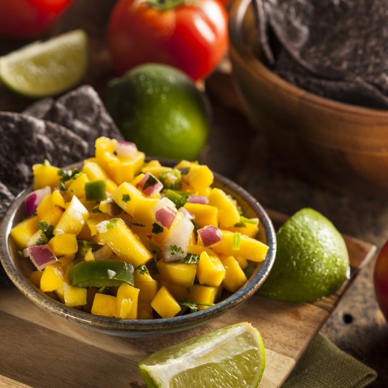 Тропічна сальса з ананасами та чилі