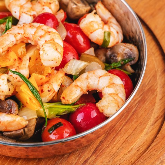 Салат з грибами і креветками