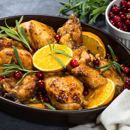 Курячі стегенця з журавлиною і апельсином