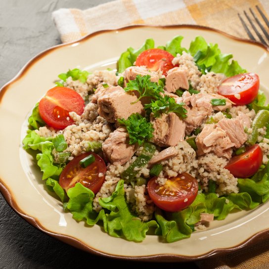 Кускус з тунцем і яйцями