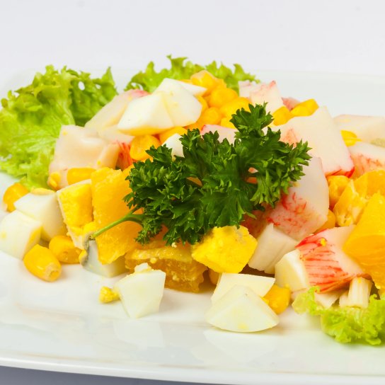 Салат з крабовими паличками і апельсинами