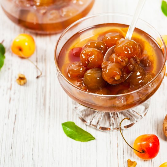 Варення з черешні з горіхами