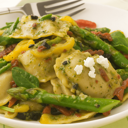 сніданок із равіолі та спаржею