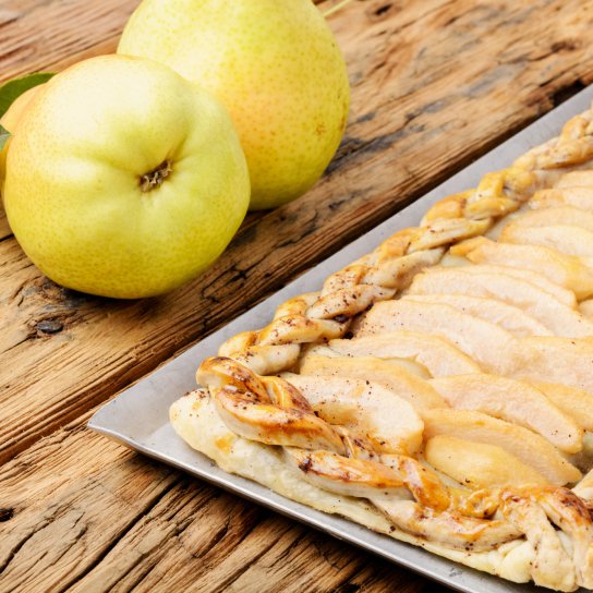 Грушевий пиріг з камамбером