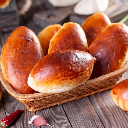 Пиріжки з квашеною капустою і грибами - рецепт