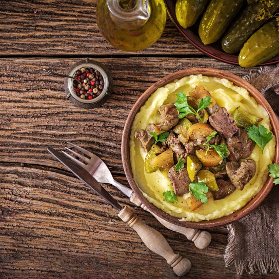 куряча печінка з  яблуками та картоплею