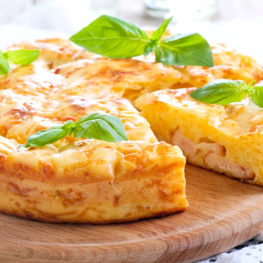 сирний пиріг з сосисками