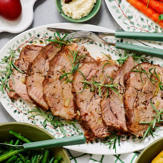 Домашняя буженина с чесноком и пряностями