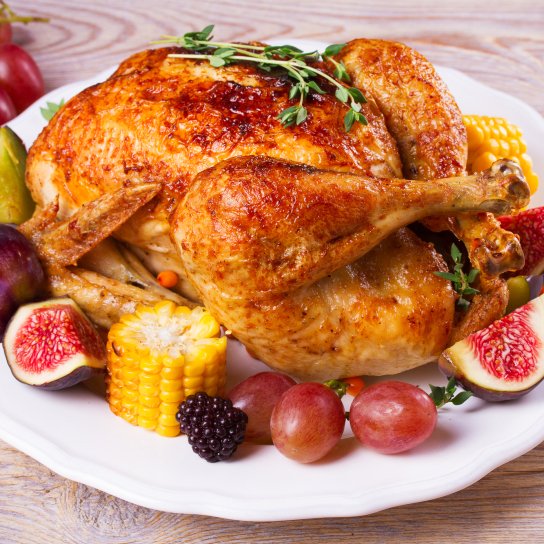 Курка, фарширована гречкою