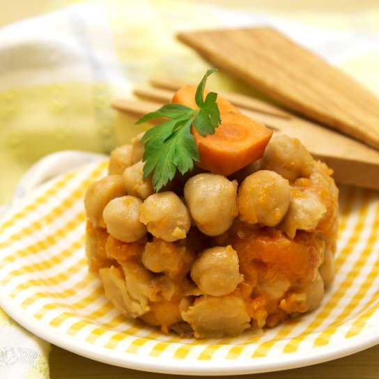 Тушкований нут з овочами