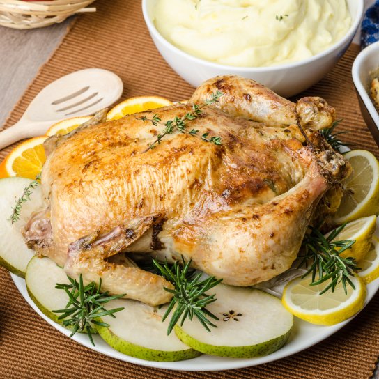 Фарширована курка з картоплею