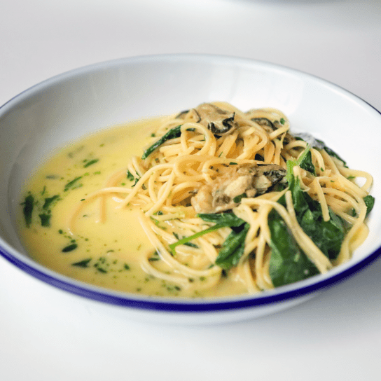 Паста Лимончело з устрицями та шпинатом