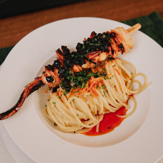 Щупальце кальмара з лимонною пастою