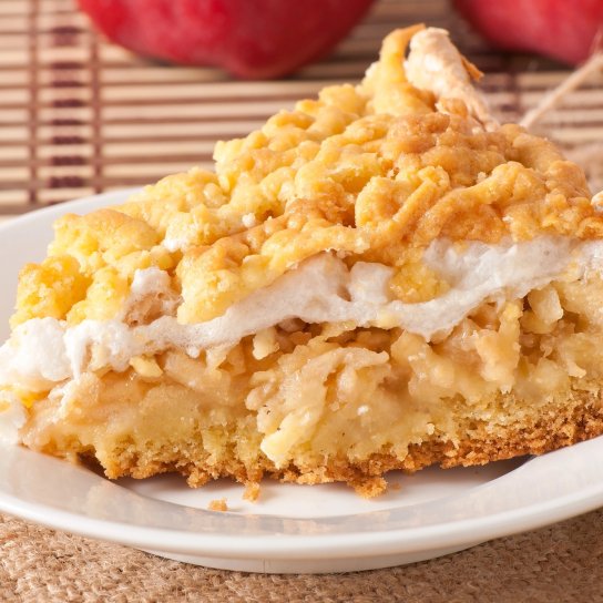 Тертий пиріг з яблуками