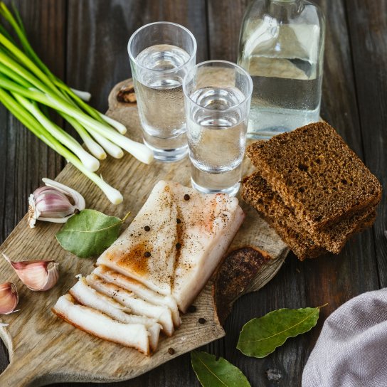 Сало з горілкою і часником