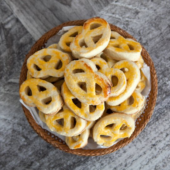 Вівсяні кренделі з яблуком для собаки