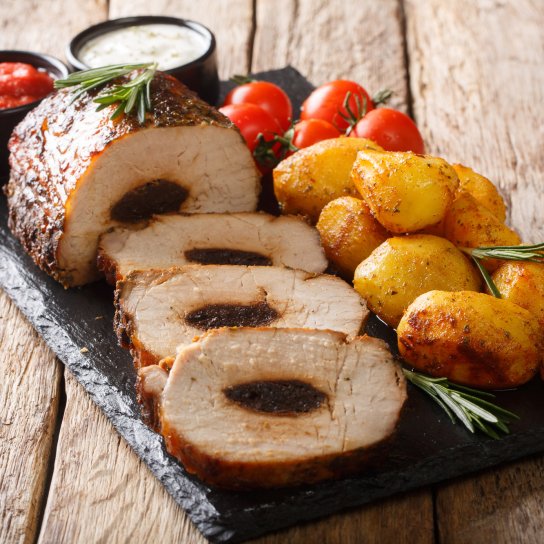 Фарширована чорносливом свинина