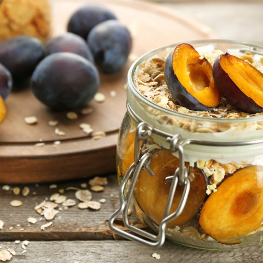 Вівсянка без варіння зі сливами