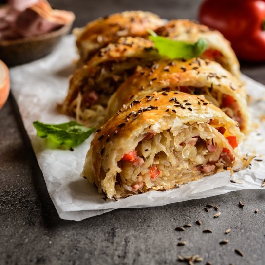 Штрудель з квашеною капустою