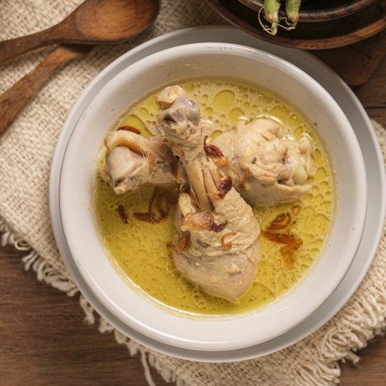 Гомілки з куркумою та йогуртом