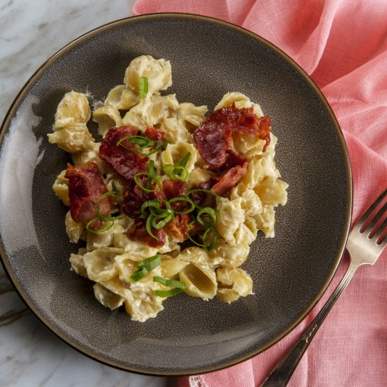Макарони із сиром і вершковим соусом