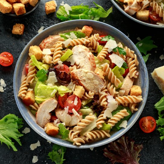 салат Цезар з макаронами