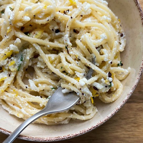 лимонне спагеті з рикотою