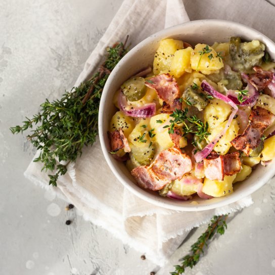 Салат з картоплею і маринованим огірком