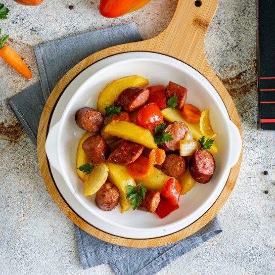 Картопля запечена з ковбасками