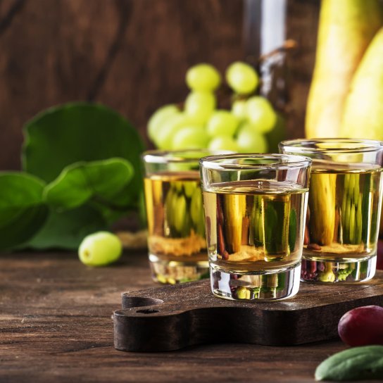 Проста домашня наливка з груш