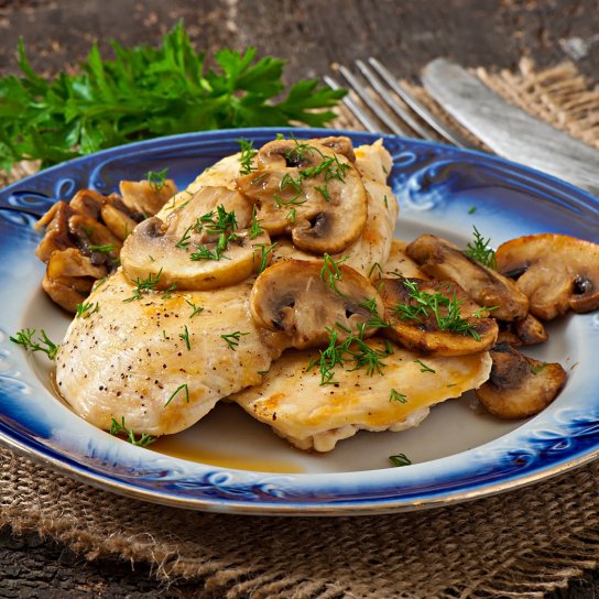 Куряче філе з грибами у вині
