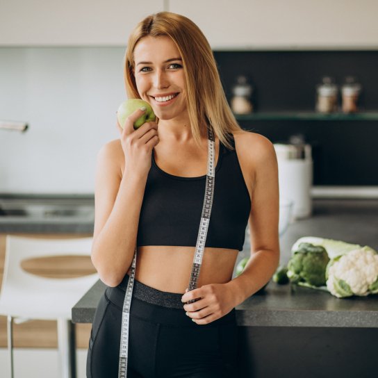 Жінка веде здоровий спосіб життя