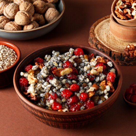 Щедра кутя з вишнею та ягодами